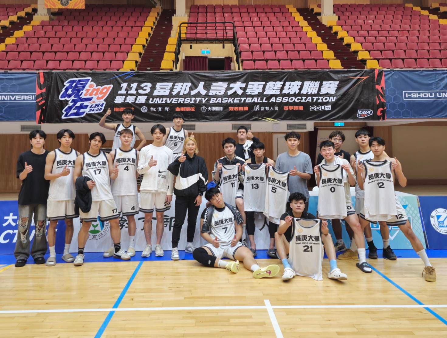 Basketball team group photo at national tournament